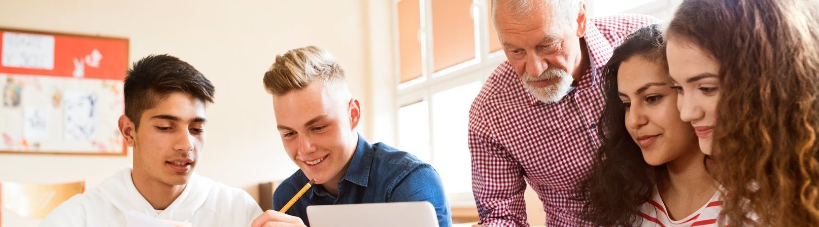 Bewerbungscoaching "Speed-Coaching" Betriebliches Eingliederungsmanagement mit mehreren Personen in einem Klassenraum.
